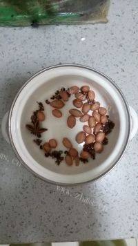 易做的五香花生米做法图解4)