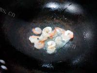 美味的菠萝虾球做法图解6)
