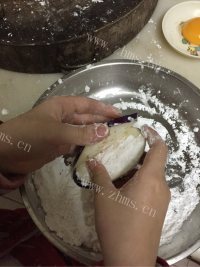 新鲜的百香果汁烩茄盒做法图解3)