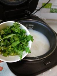 美味的萝卜排骨粥做法图解6)