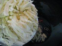 「家有大厨」酸辣包菜做法图解3)