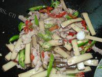 家常菜鸡蛋干炒肉做法图解11)