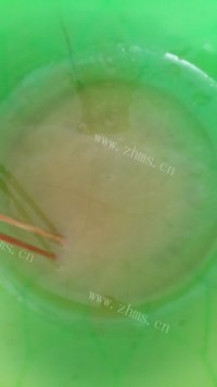 自制广式莲蓉蛋黄月饼做法图解3)