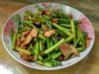 家常菜蒜苗炒肉片