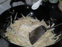 「简单版」茭白炒肉丝做法图解7)