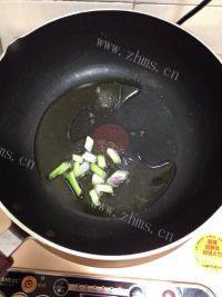 美味的枸杞叶瘦肉汤做法图解1)