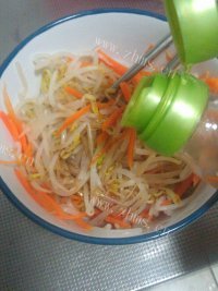 好吃不腻的凉拌豆芽做法图解6)