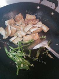 美美厨房之香煎豆腐做法图解5)