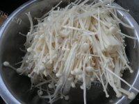 在家做的凉拌金针菇做法图解1)