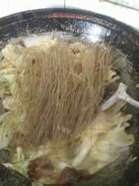 美味佳肴般的猪肉白菜炖粉条做法图解8)
