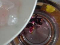 自制洛神玫瑰柠檬茶做法图解4)