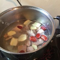 美味的冬瓜排骨汤做法图解8)