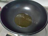 诱人的香椿炒鸡蛋做法图解5)
