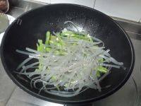 自制豆角炖粉条做法图解7)