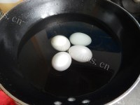 自制咸鸭蛋做法图解10)