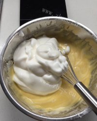 自制原味磅蛋糕做法图解4)