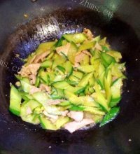家常菜瘦肉炒青瓜