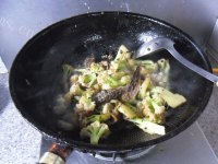 美味的豆豉鲮鱼烧菜花的做法图解九
