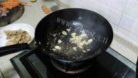 家常菜蒜苔炒肉做法图解2)