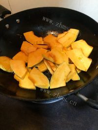 家常菜焖南瓜做法图解3)