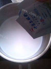 自制酸甜可口的酸奶做法图解4)
