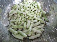 家常菜肉片芸豆做法图解1)