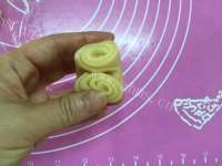 简单的鲜肉榨菜月饼做法图解10)