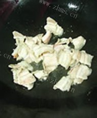 焖煮的土豆肉片做法图解4)