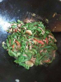 家常菜青椒炒肉丝做法图解5)