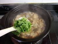 自制牛骨粉丝油豆腐煲做法图解10)