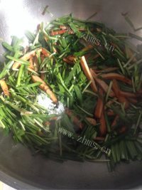 家常菜韭菜炒香干做法图解4)