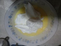 美味营养的8寸戚风蛋糕做法图解5)