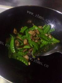 家常菜五花肉炒荷兰豆