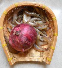 家常菜洋葱炒虾做法图解1)