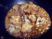 美味的黄豆焖猪蹄做法图解7)