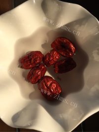 清香的电炖盅银耳莲子糖水做法图解3)