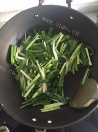 家常菜大蒜炒鸡蛋做法图解4)