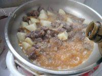 易做的土豆烧牛肉做法图解9)