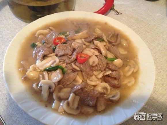 五花牛肉炒蘑菇
