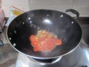 色味俱全的青椒西红柿炒蛋做法图解4)