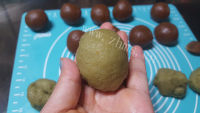 回味无穷的抹茶冰皮月饼做法图解4)