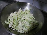 家常菜炒花菜做法图解2)