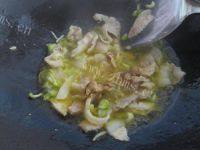 家常菜五花肉炖酸菜做法图解5)