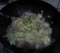 鲜香的素炒白菜做法图解3)