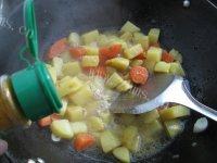 家常菜咖喱牛肉土豆做法图解9)