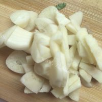 好吃的榨菜瘦肉炒肠粉做法图解4)