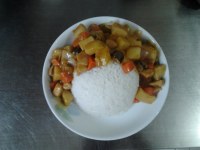 美味的咖喱鸡肉饭
