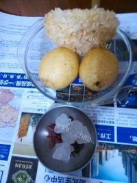 自制冰糖银耳炖雪梨做法图解1)