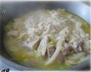 味道不错的白菜炖冻豆腐做法图解5)