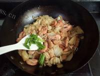 美味的软壳虾炒白菜的做法图解九